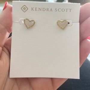Kendra Scott Ari Heart Gold Stud Earrings in Iridescent Drusy